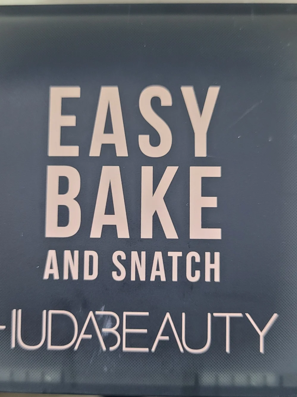 HUDA BEAUTY Easy Bake and Snatch Palette - Cherry Blossom Cake